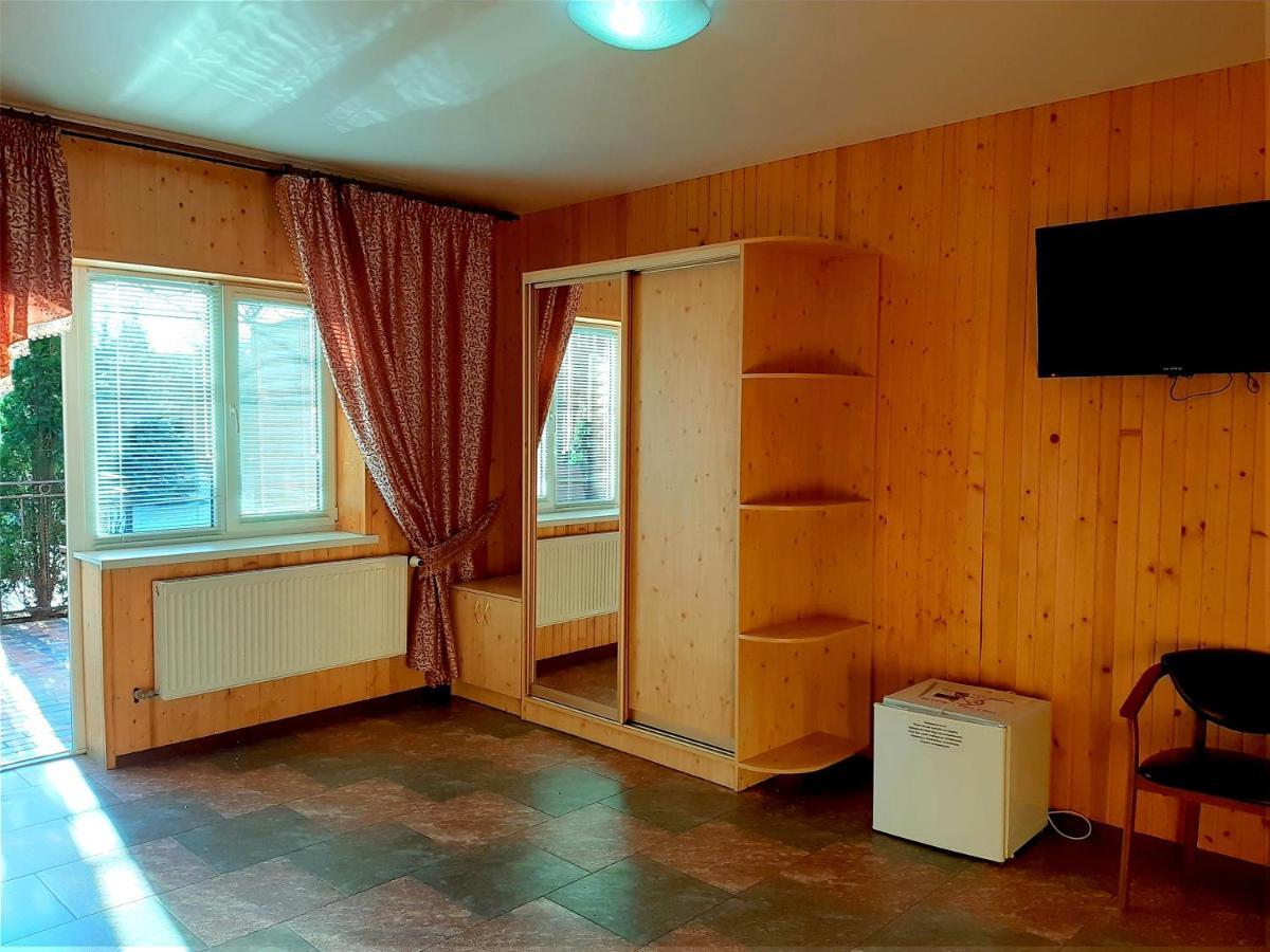 Заміський Комплекс Grand Prix Hotel Tsyurupynsk Esterno foto